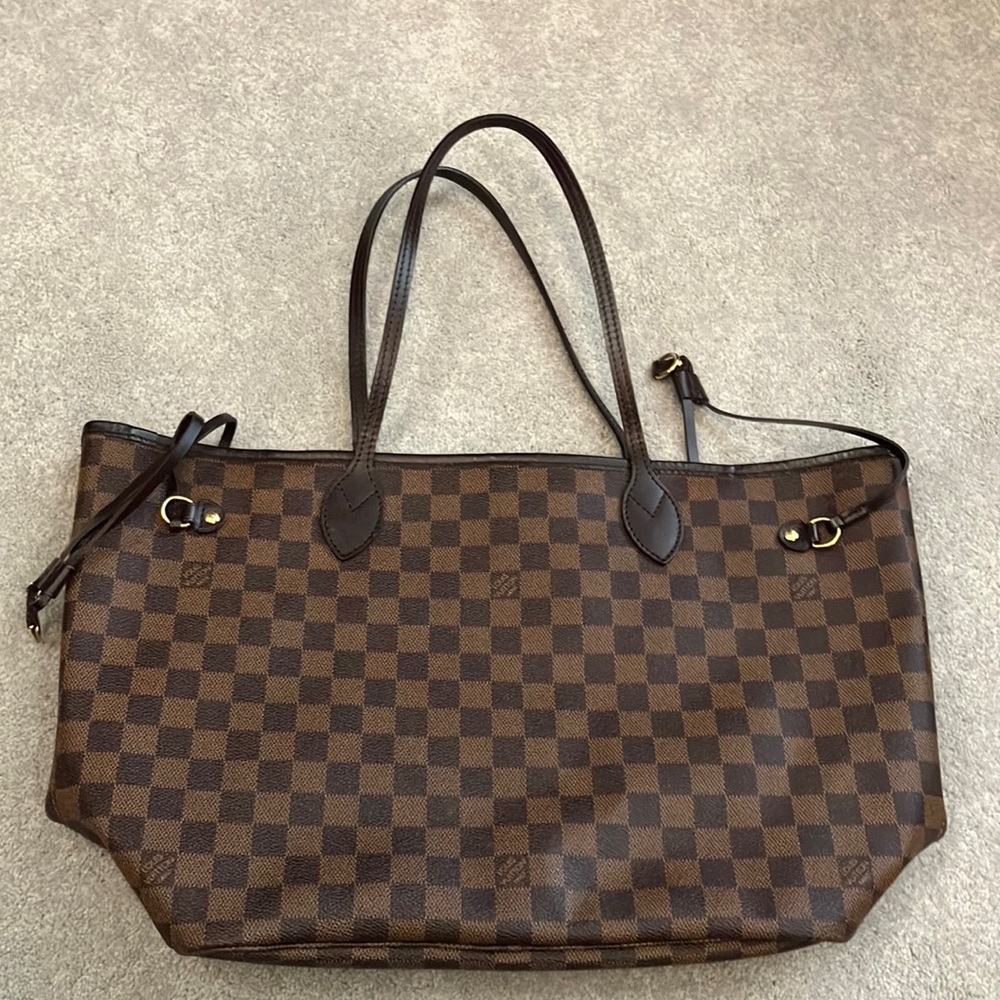 Louis Vuitton Damier Neverfull